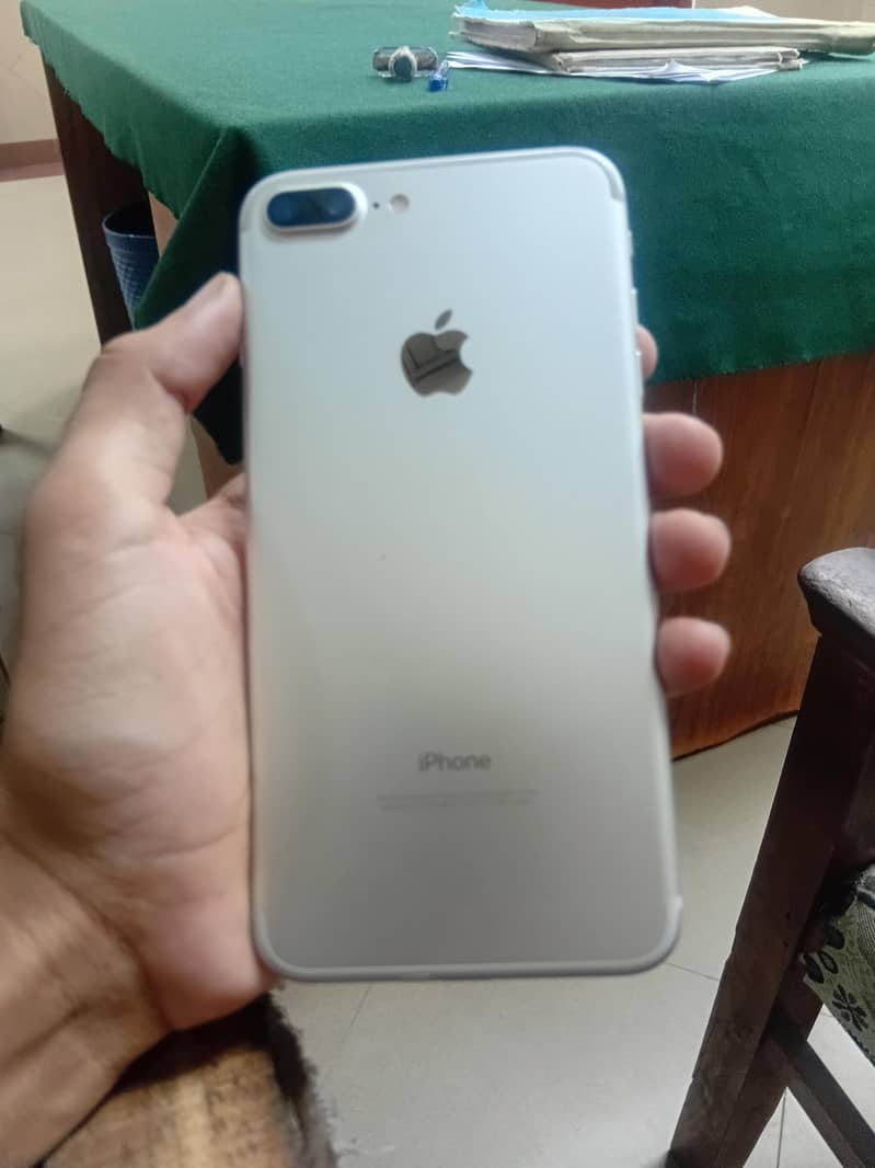 Apple iPhone 7 Plus 2