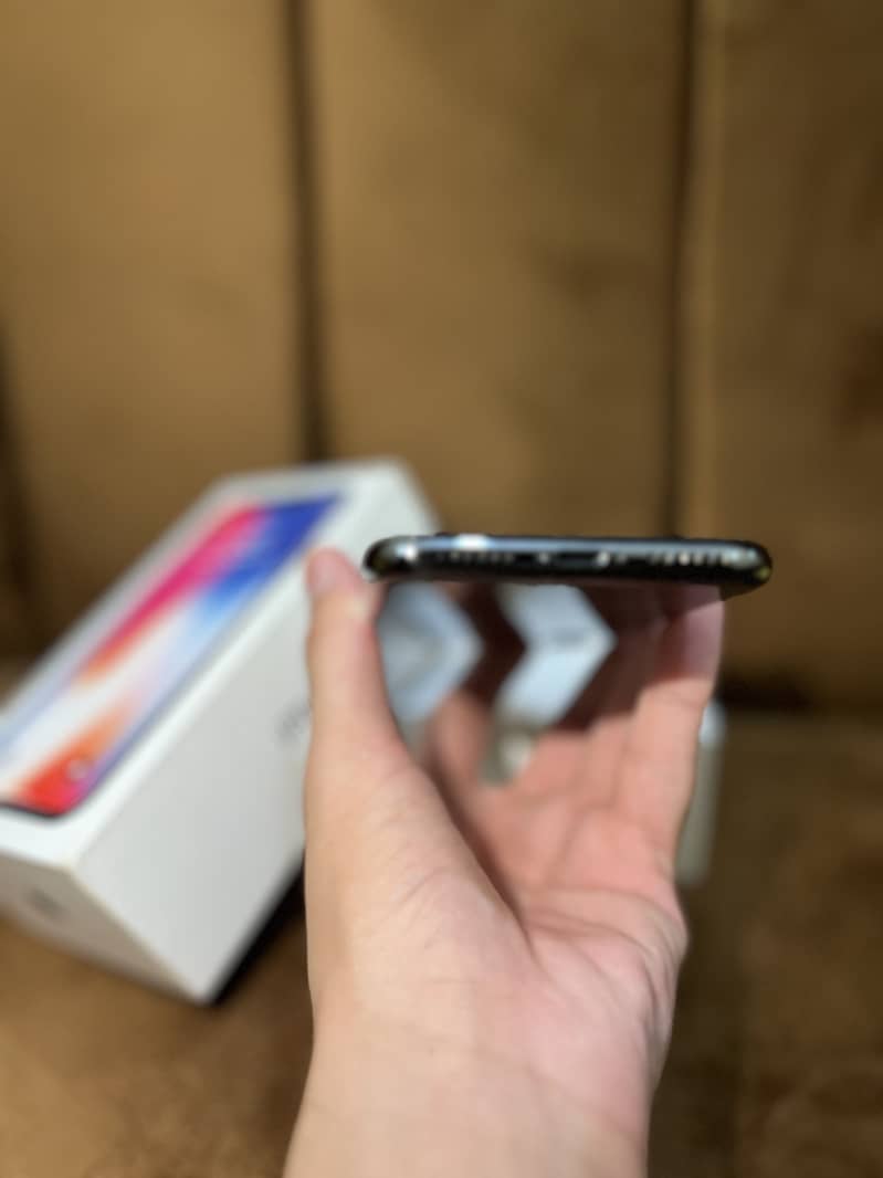 Apple iPhone X 3