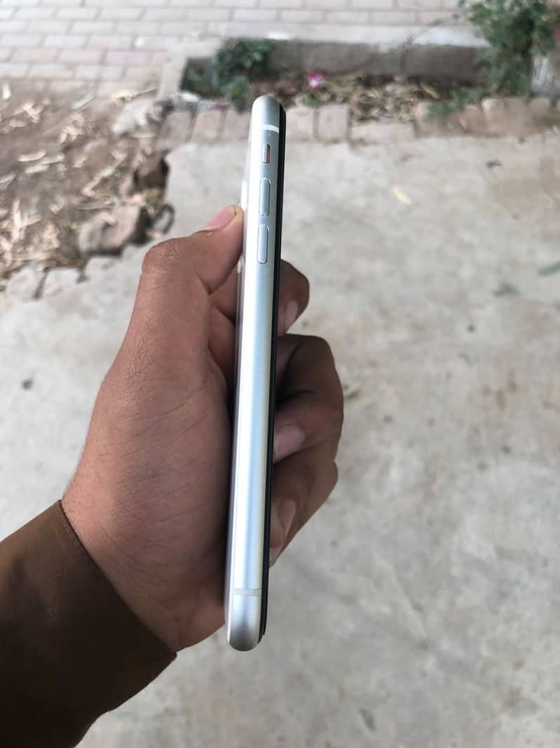 Apple iPhone 11 0