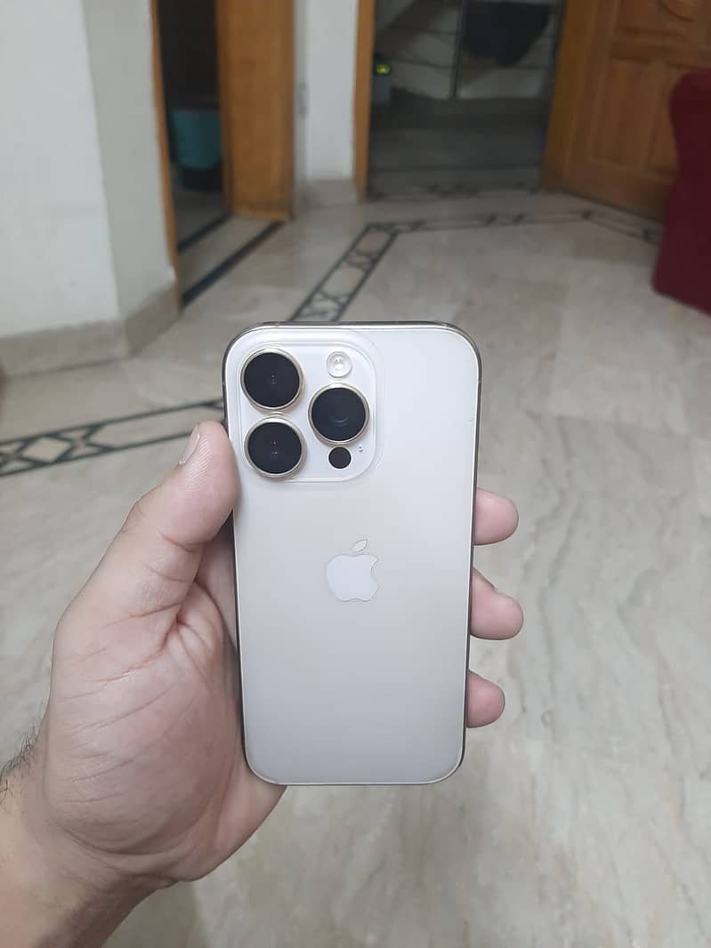 Apple iPhone 16 Pro 2