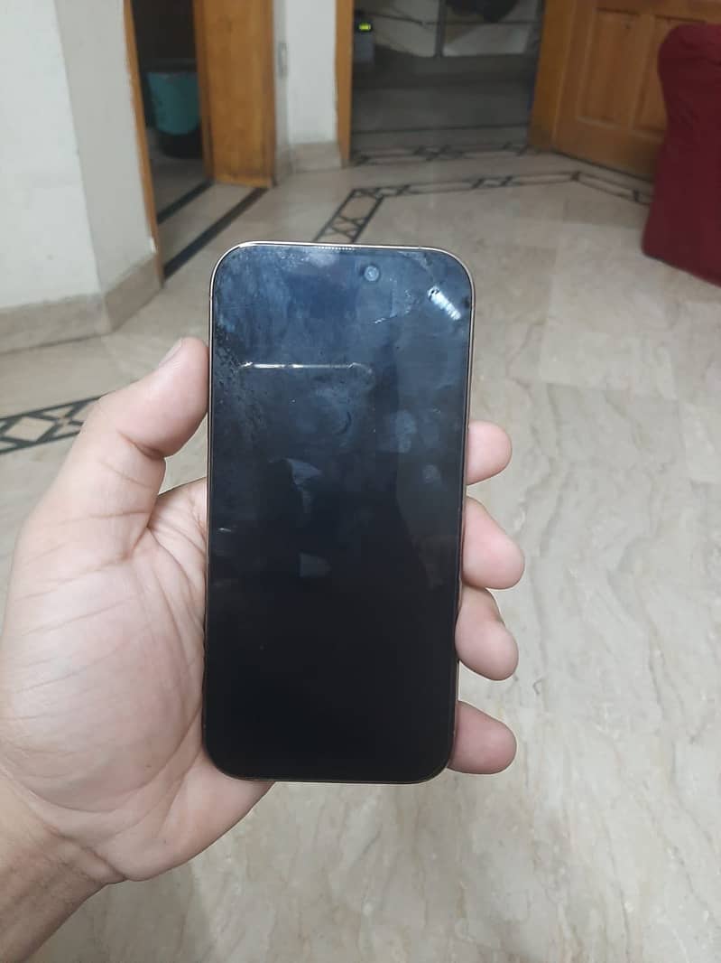 Apple iPhone 16 Pro 3
