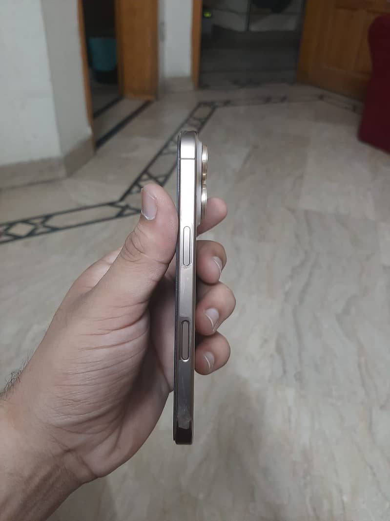 Apple iPhone 16 Pro 6