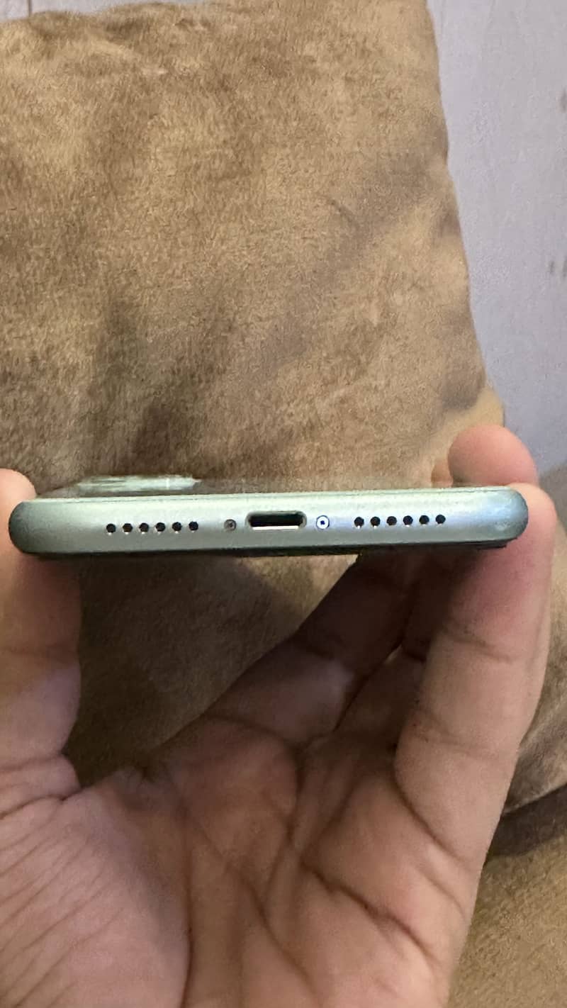 Apple iPhone 11 0
