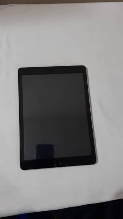 Apple iPad 5th Generation 2017 32GB WiFi + Sim 9.7"