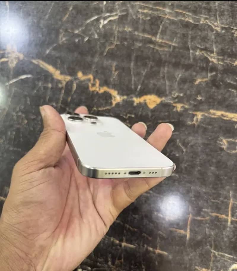 Apple iPhone 15 Pro 1