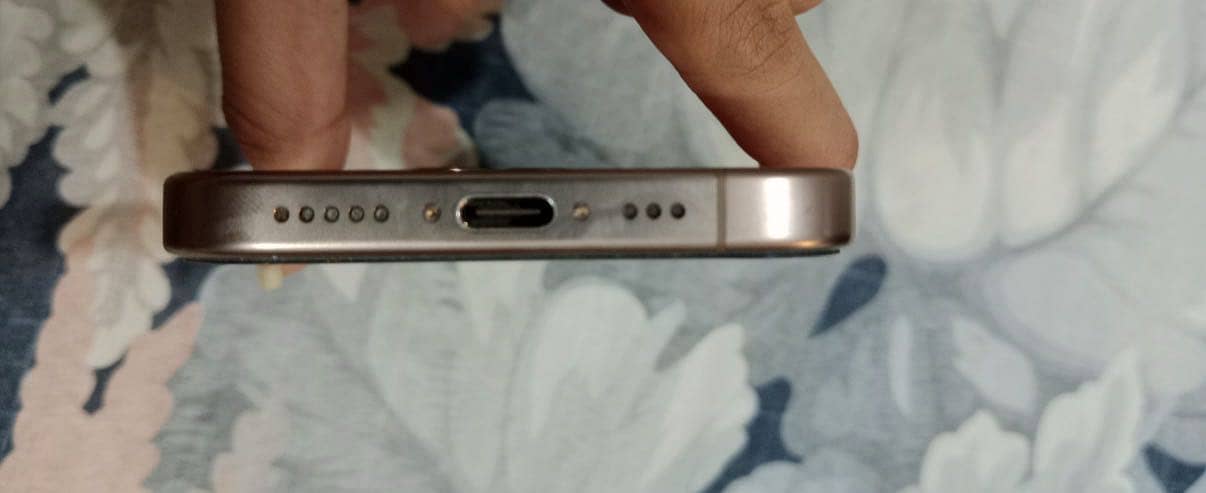 Apple iPhone 16 Pro 4