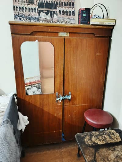 SHOWCASE & CUPBOARD