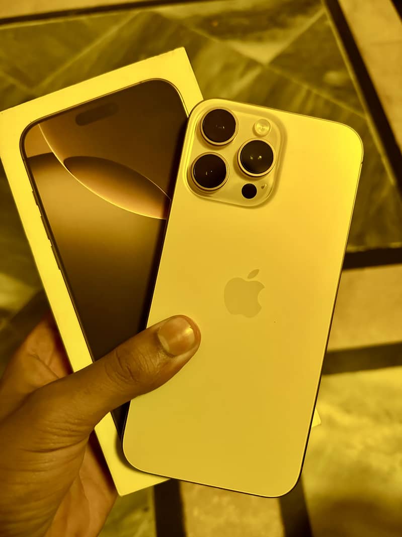 Apple iPhone 16 Pro Max 0
