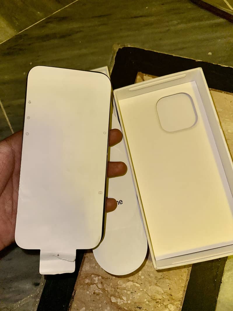 Apple iPhone 16 Pro Max 2