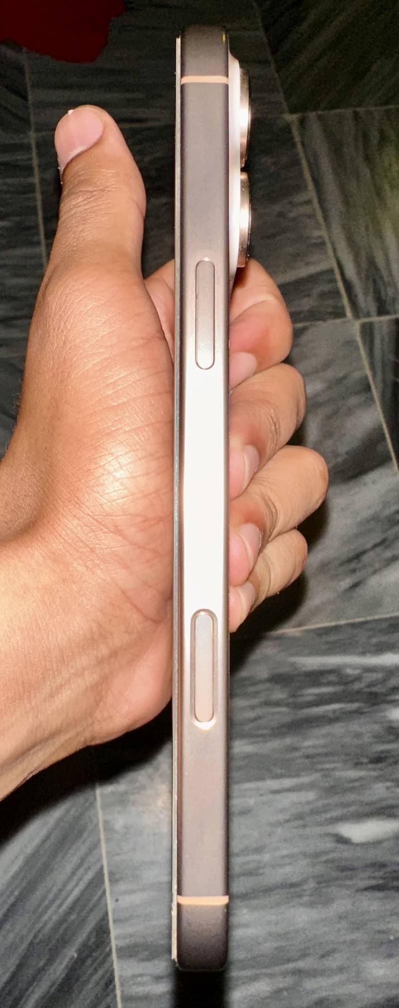 Apple iPhone 16 Pro Max 4