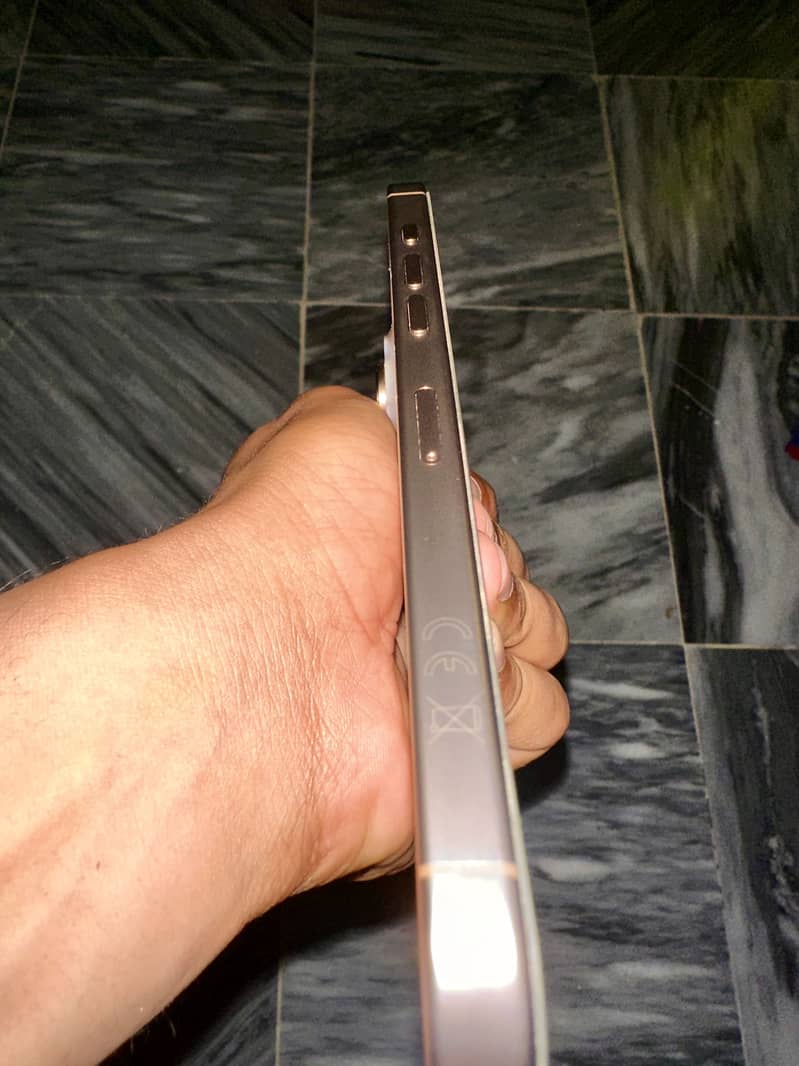 Apple iPhone 16 Pro Max 5