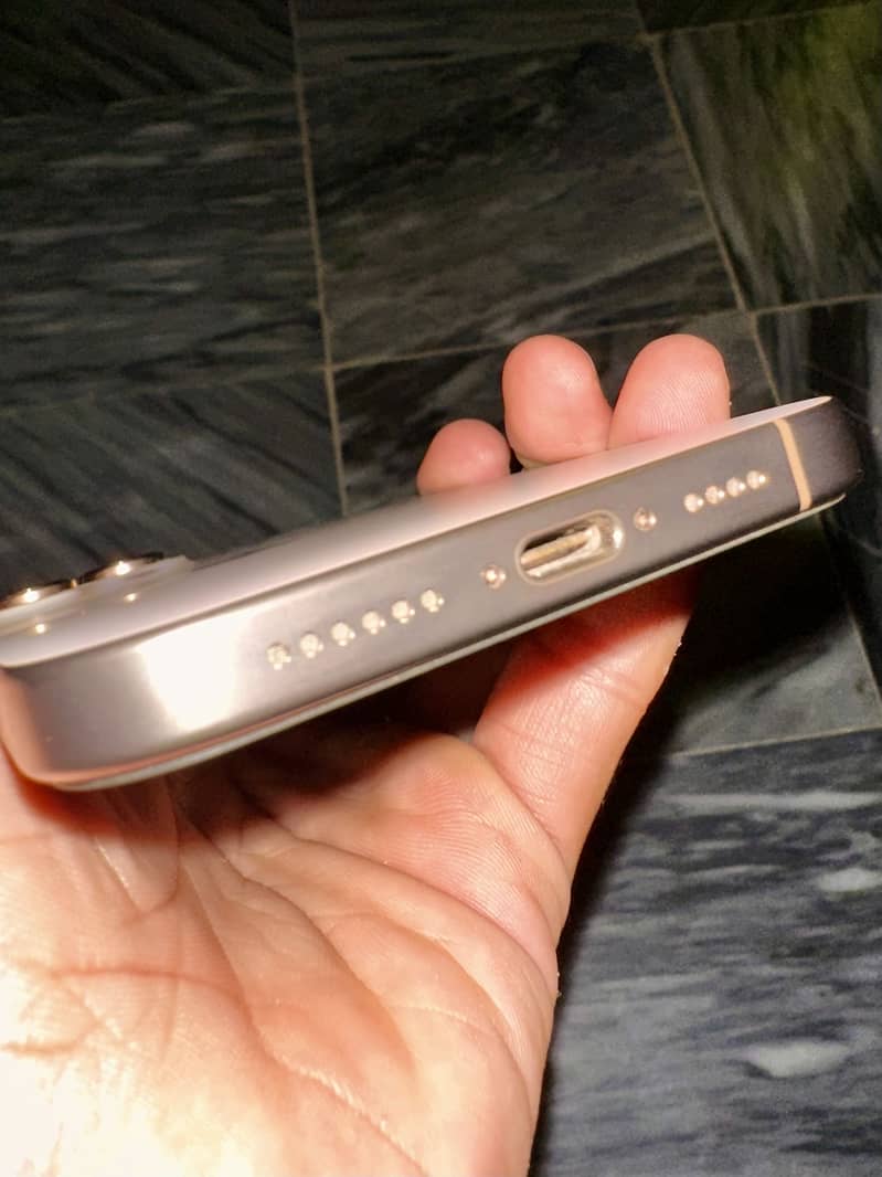 Apple iPhone 16 Pro Max 7