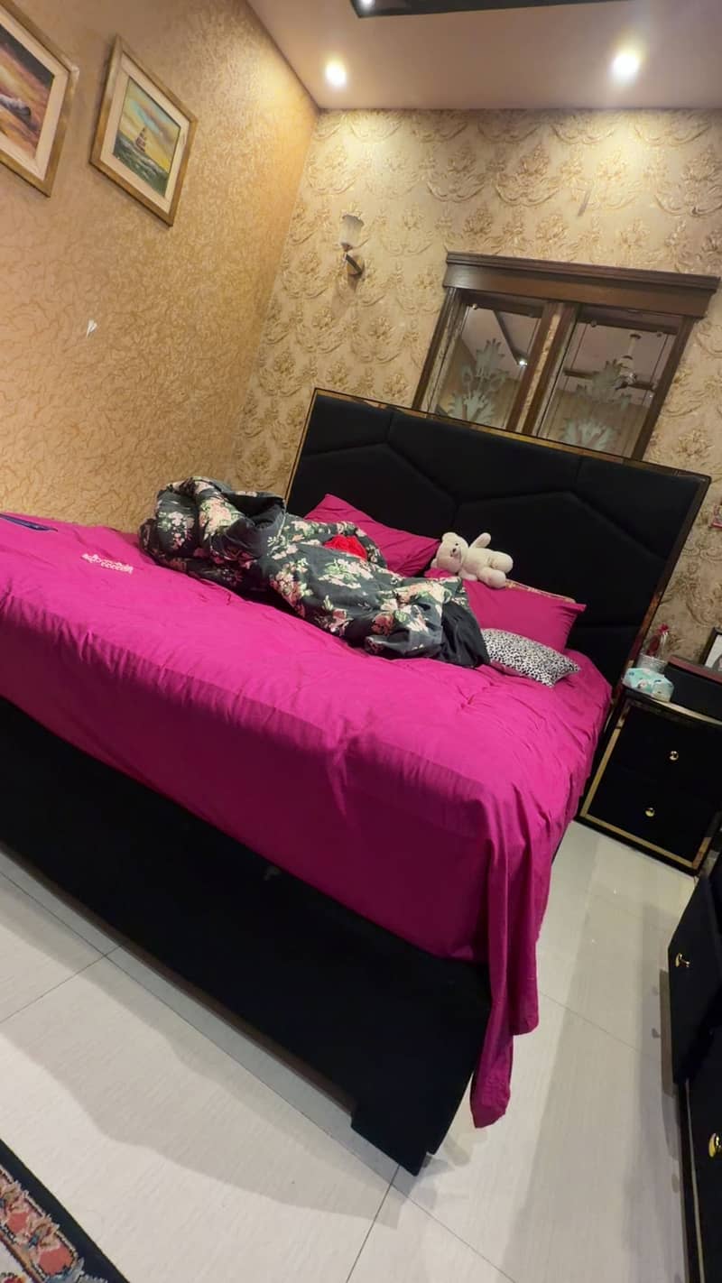 Bed with dressing table 1