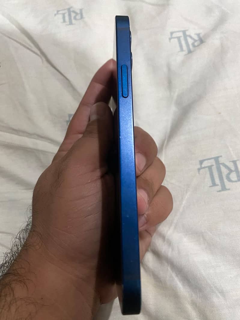Apple iPhone 12 3