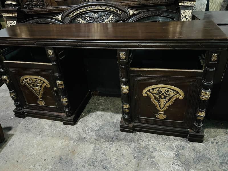 Bed dressing table and side tables 4