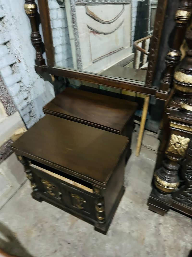 Bed dressing table and side tables 5
