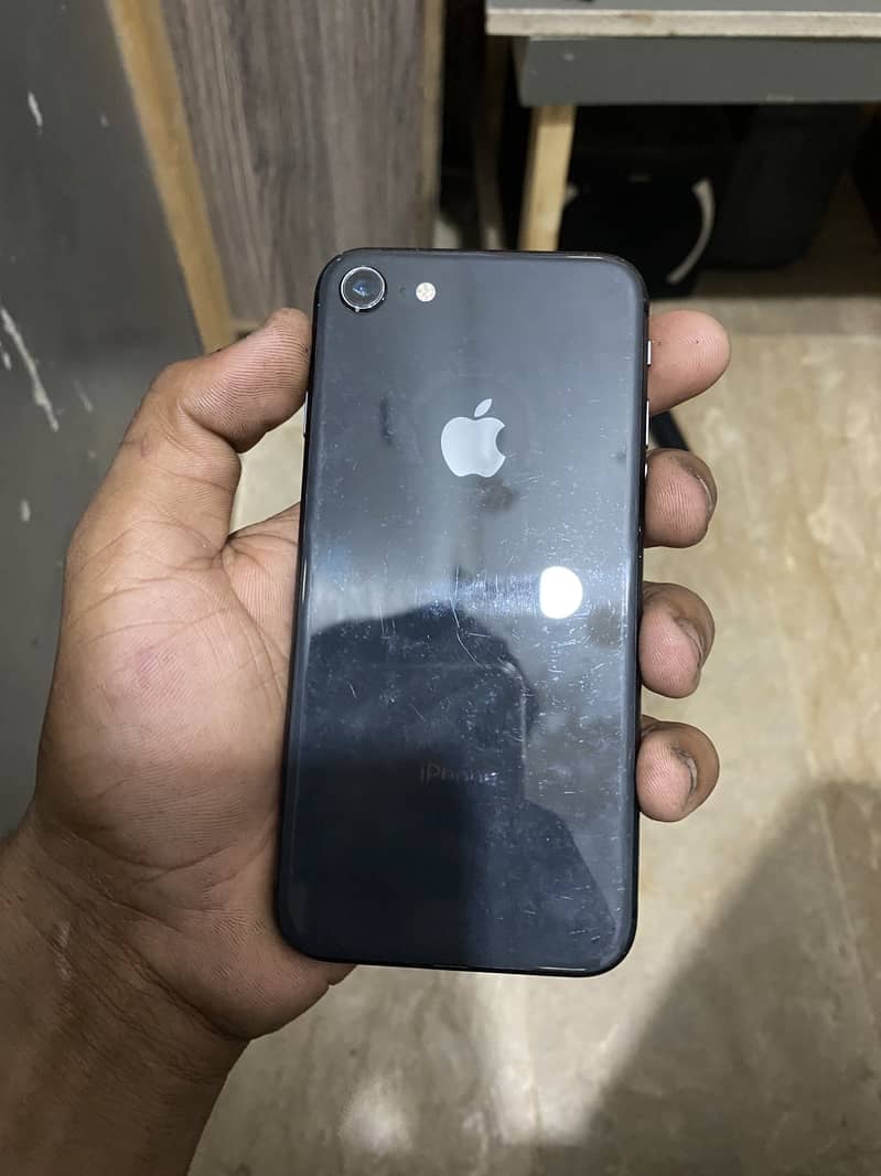 Apple iPhone 8 1