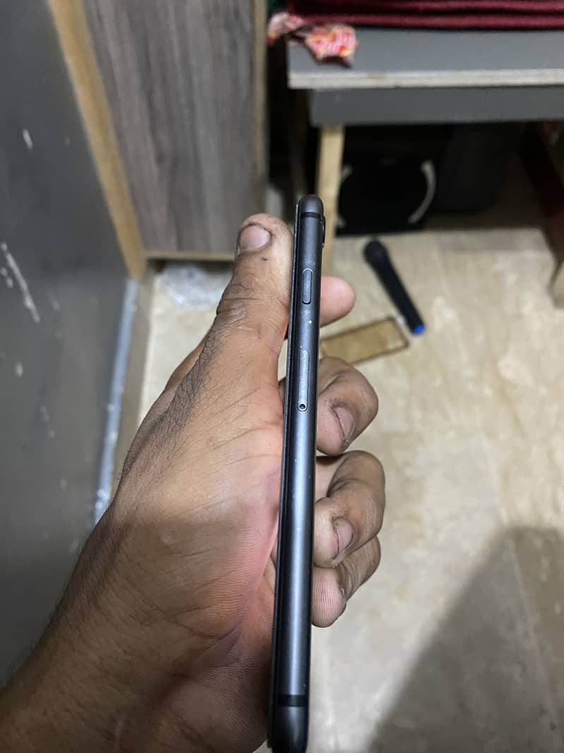 Apple iPhone 8 3