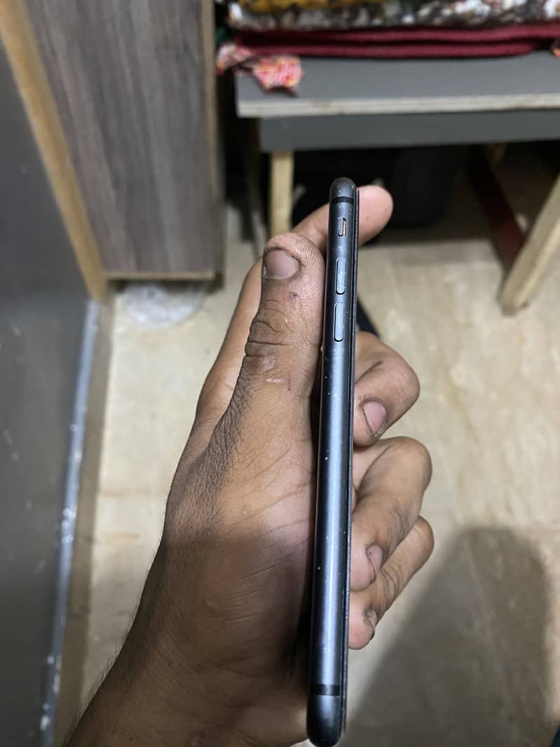 Apple iPhone 8 4