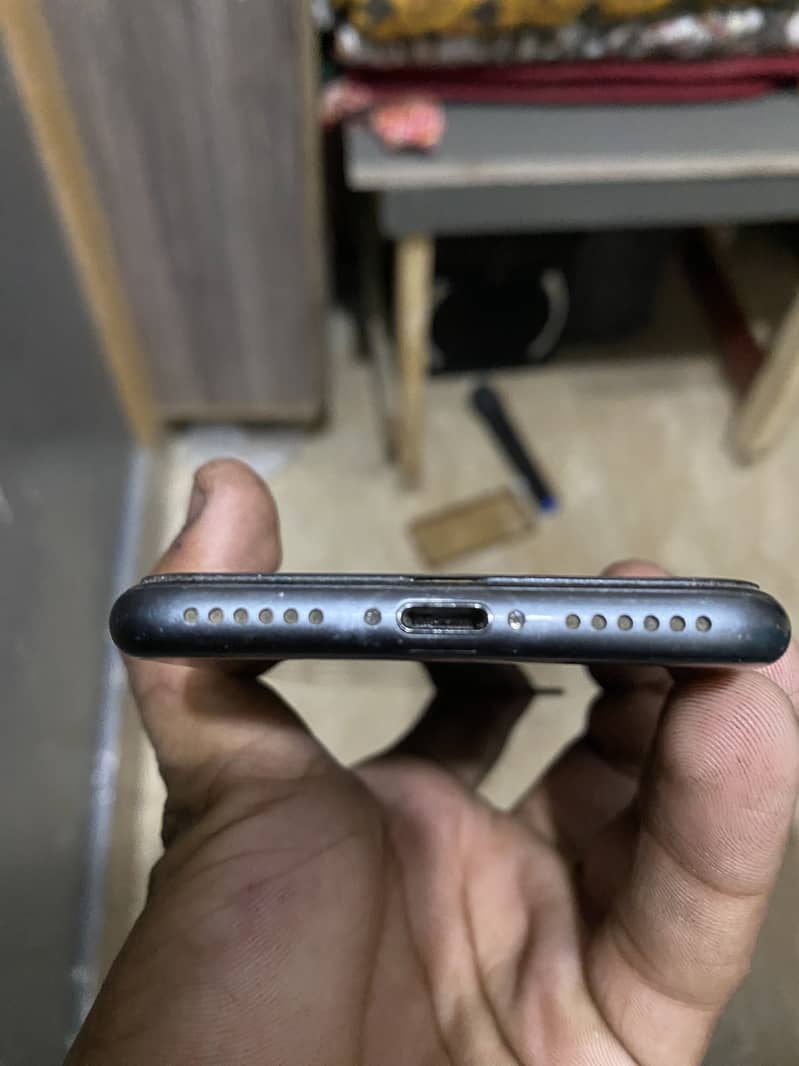 Apple iPhone 8 5