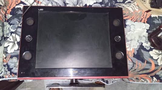24 Inch China LED TV / Monitor With Built-In Heavy Speakers