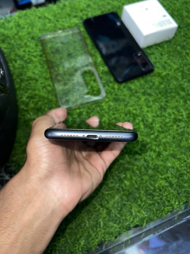 Apple iPhone 11 2