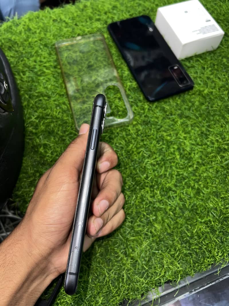 Apple iPhone 11 5