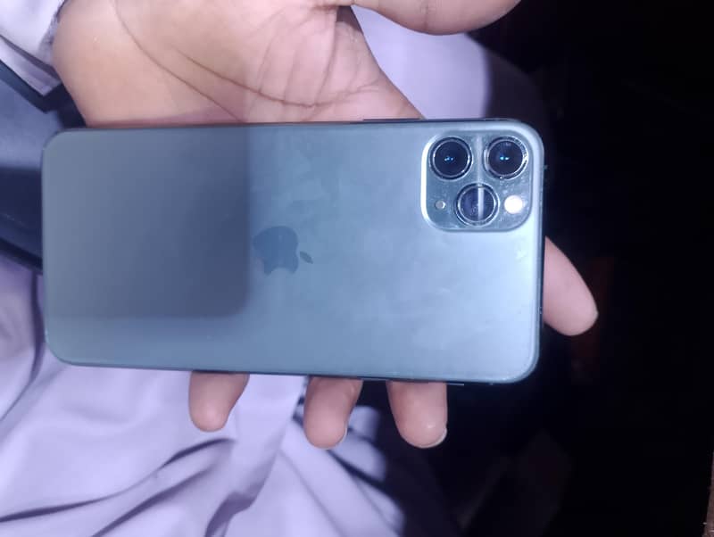 Apple iPhone 11 Pro Max 4