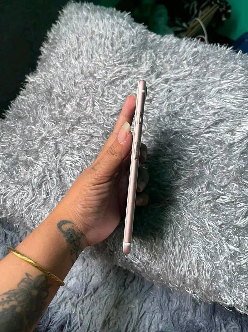 Apple iPhone 7 Plus 2