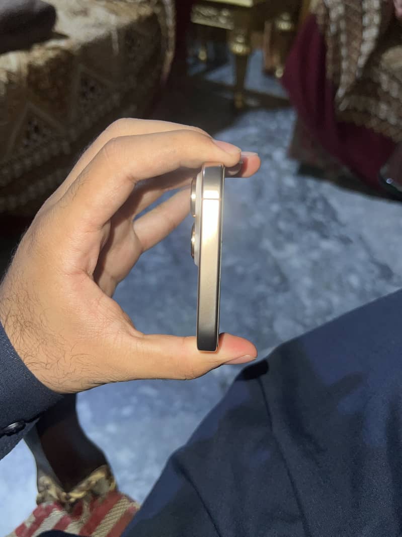 Iphone 16 pro max 3