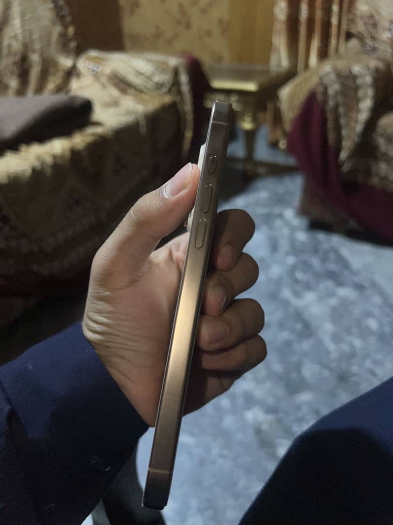 Iphone 16 pro max 7