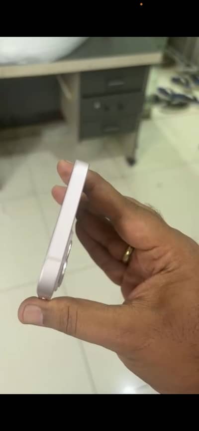 Apple iPhone 13