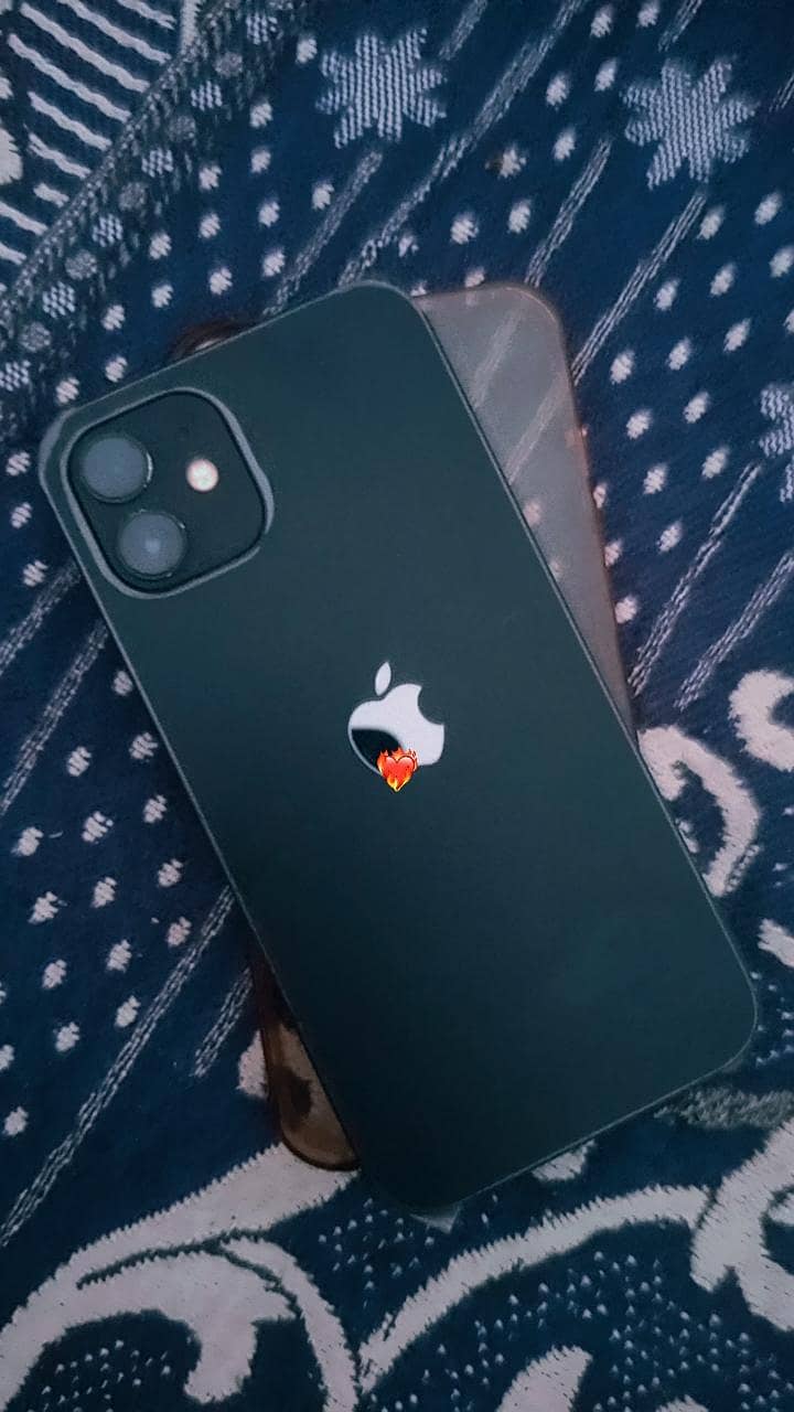 Apple iPhone 12 4