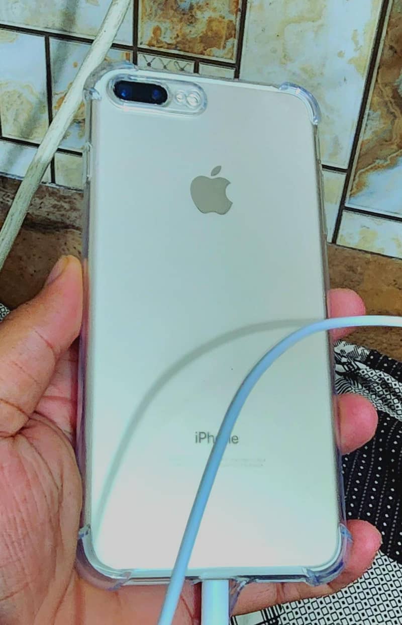 Apple iPhone 7 Plus 0