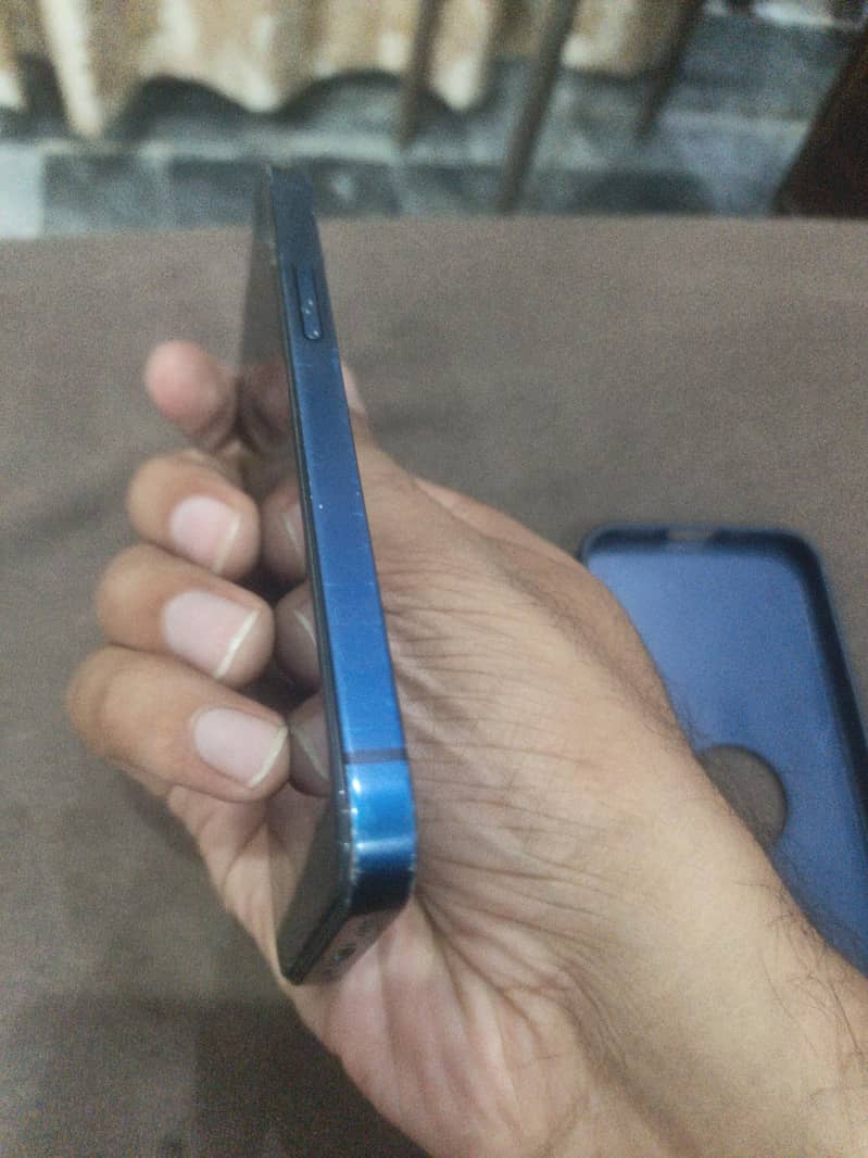 Apple iPhone 12 mini 4