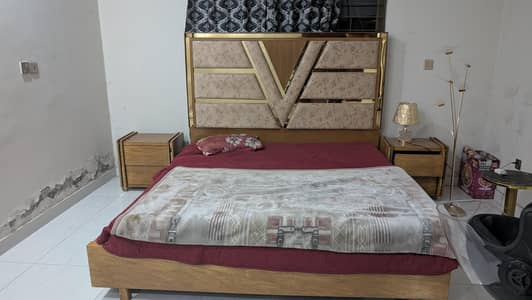 king size bed with side tables