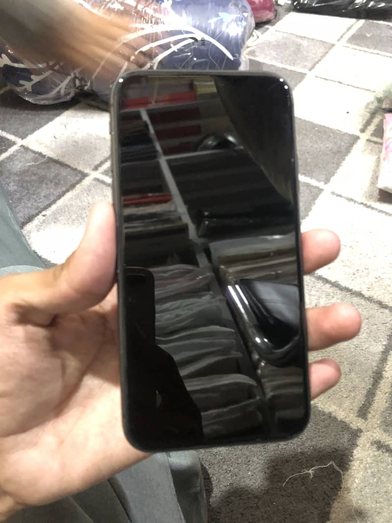 Apple iPhone 11 3