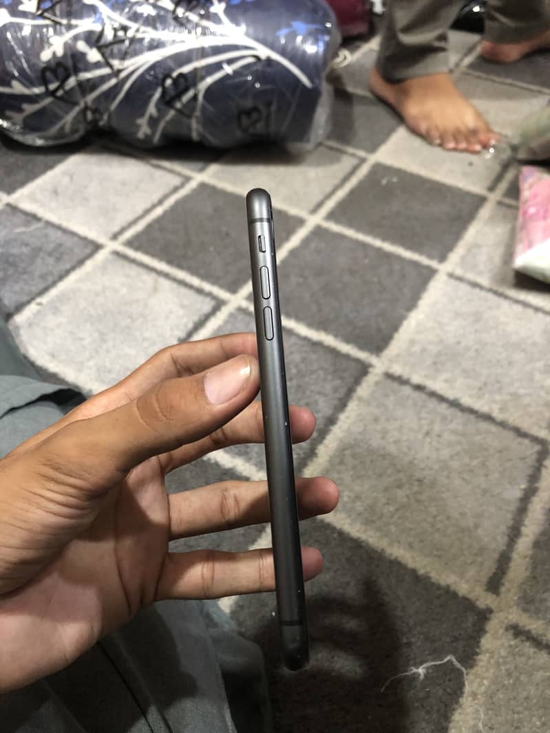 Apple iPhone 11 4