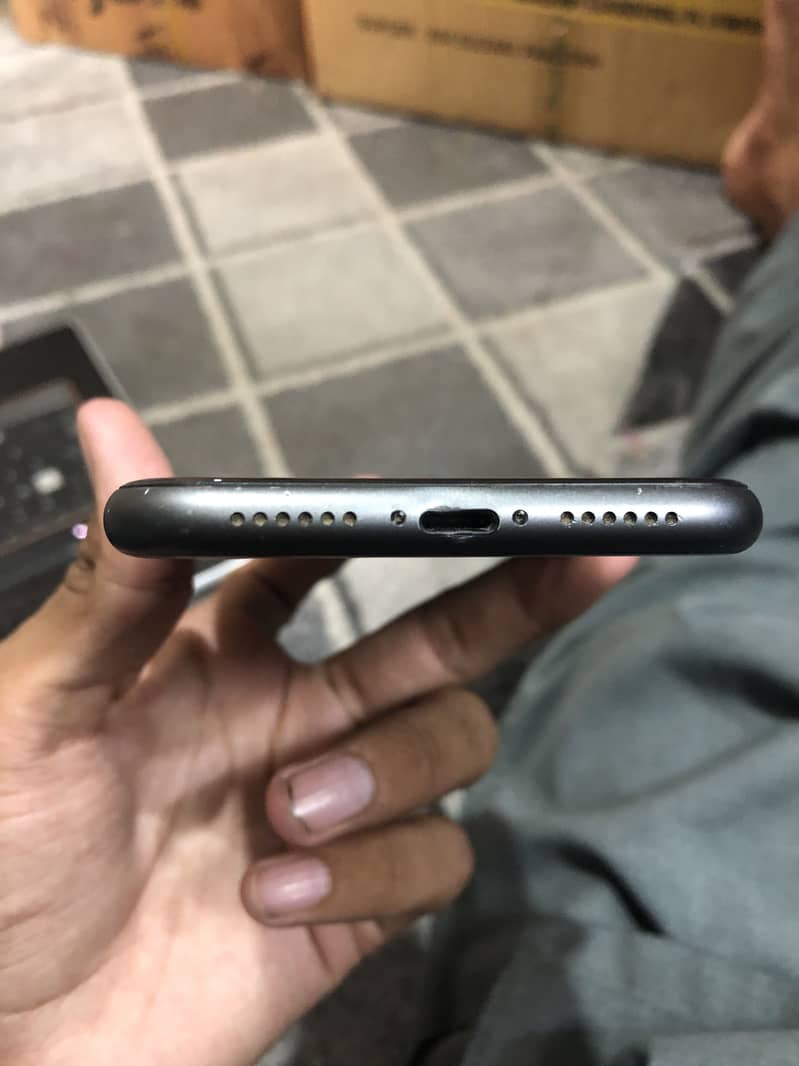 Apple iPhone 11 7