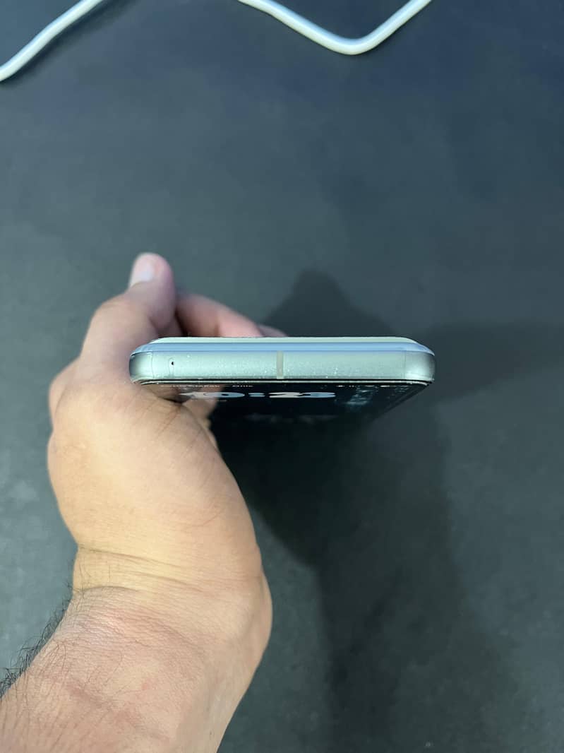 Google Pixel 8 4