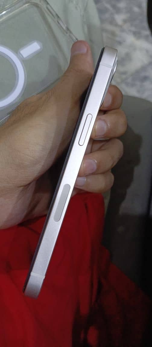 Apple iPhone 13 4