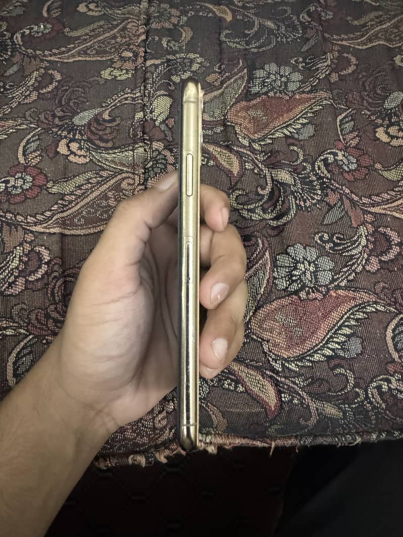 Iphone 11 pro max 4