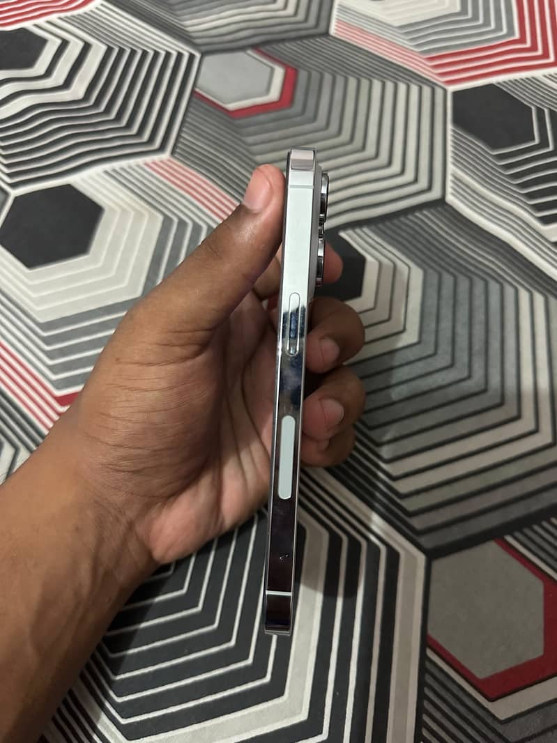 iPhone 14 Pro 1