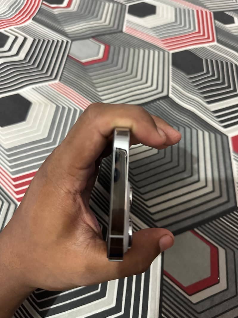 iPhone 14 Pro 4