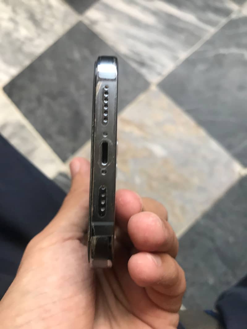 Apple iPhone 13 Pro Max 2