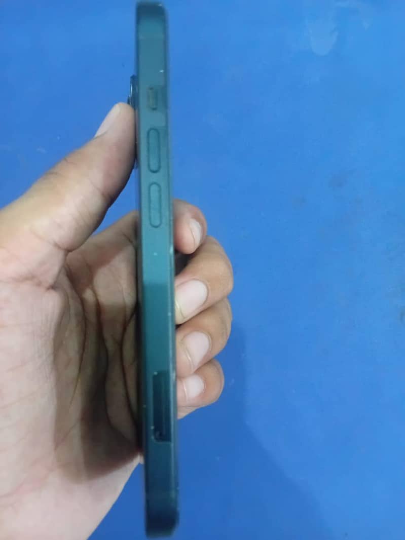 Apple iPhone 13 1