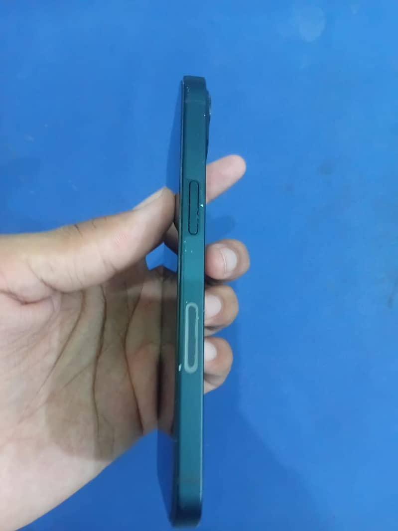 Apple iPhone 13 2