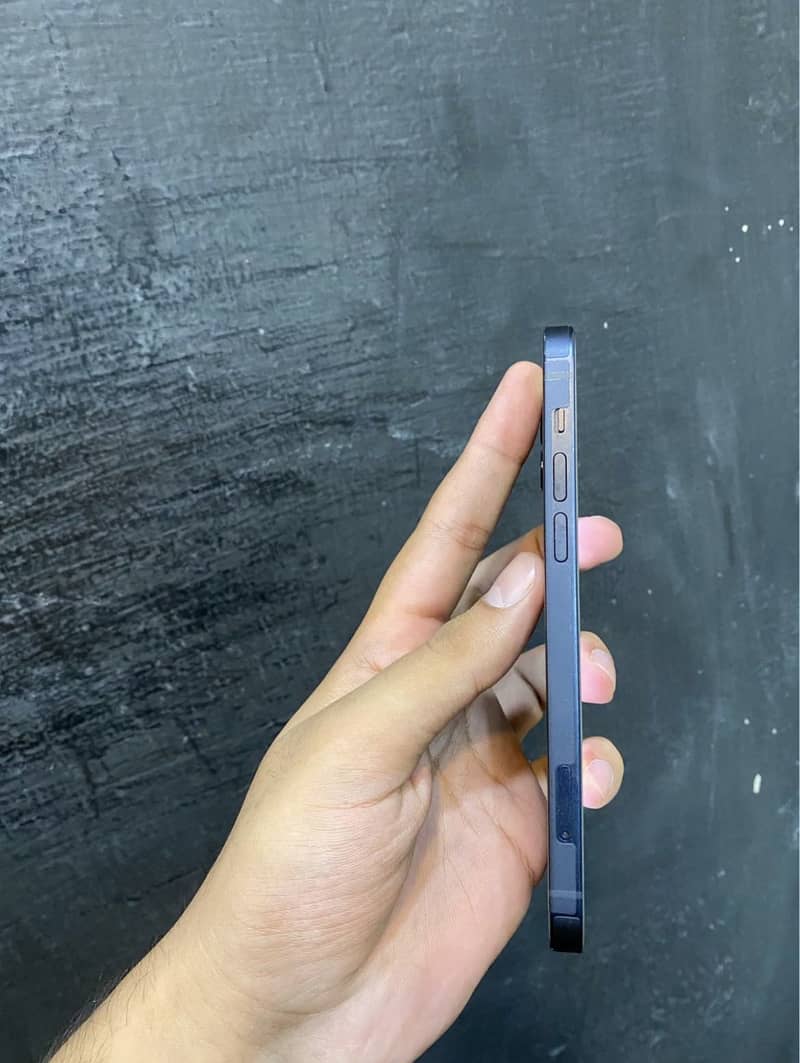 Apple iPhone 12 2
