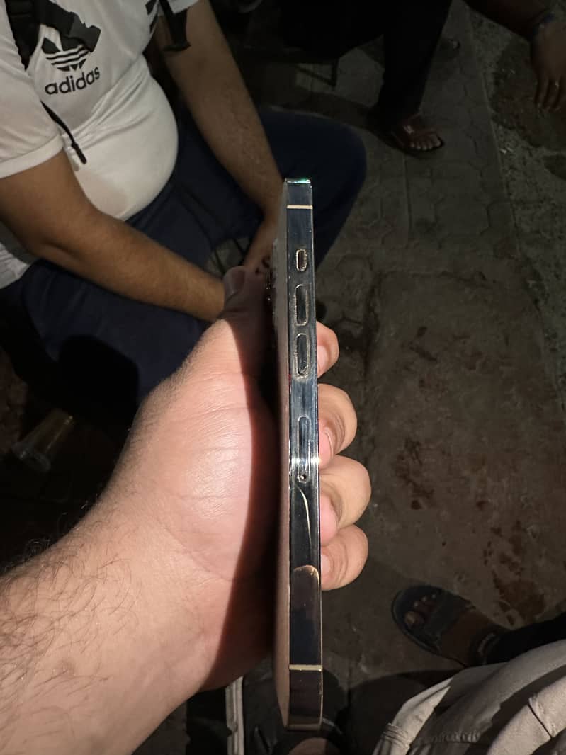 Apple iPhone 13 Pro 4