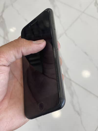 Apple iPhone SE 128